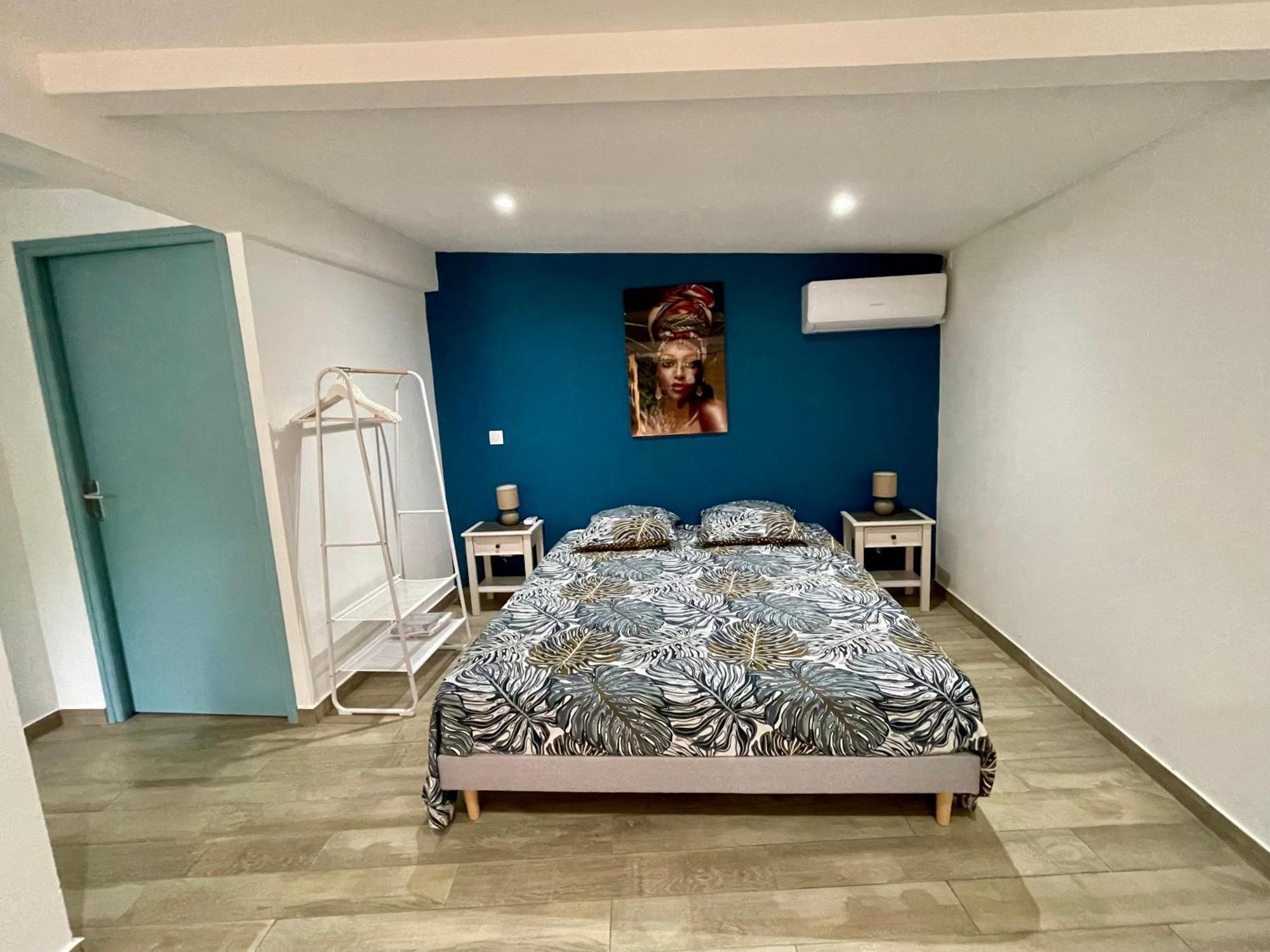 Studio 58 Saint Pierre Luaran gambar